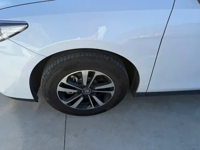 BYD Qin PLUS 2026 Model DM-i 210KM Progressive Edition — Фото автомобиля 5