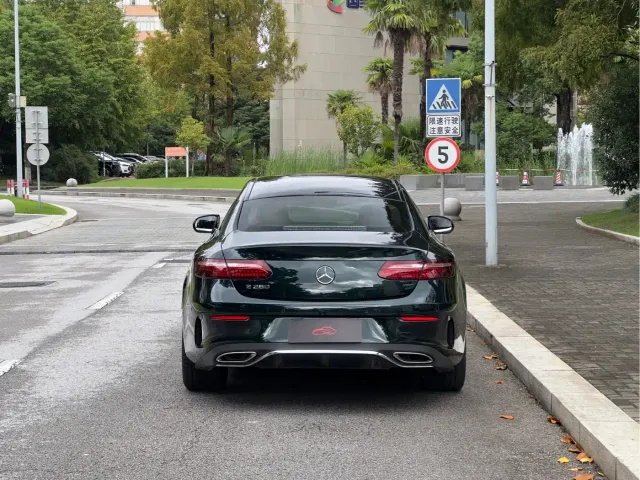 Mercedes-Benz E-Class — Фото автомобиля 4