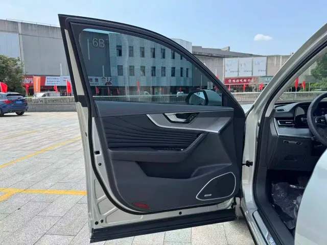 Hongqi HS5 — Фото автомобиля 10