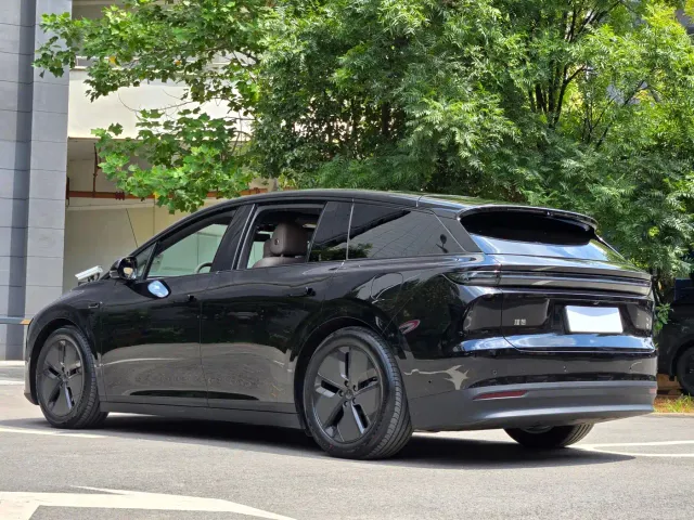Li Auto i6 — Фото автомобиля 9