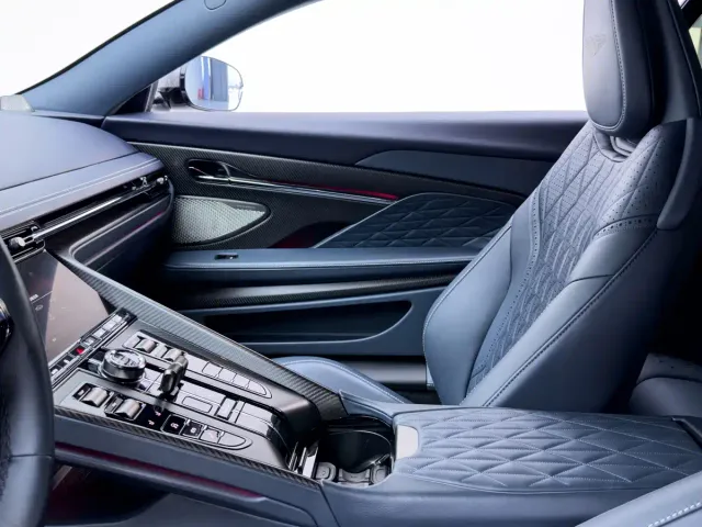 Aston Martin DB12 — Фото автомобиля 15