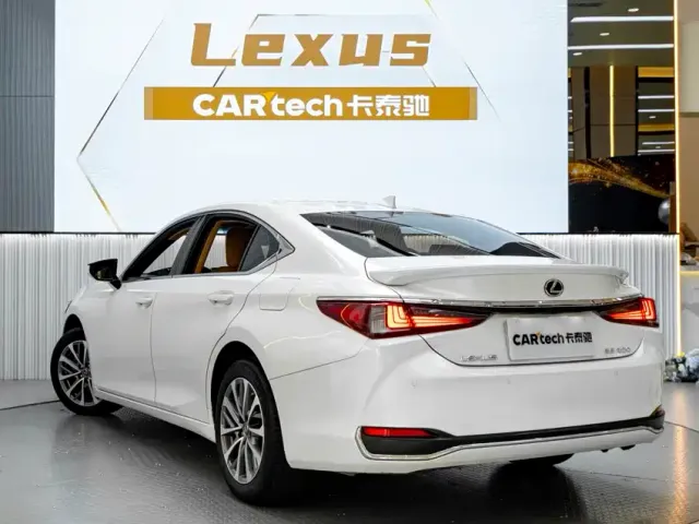 Lexus ES — Фото автомобиля 6
