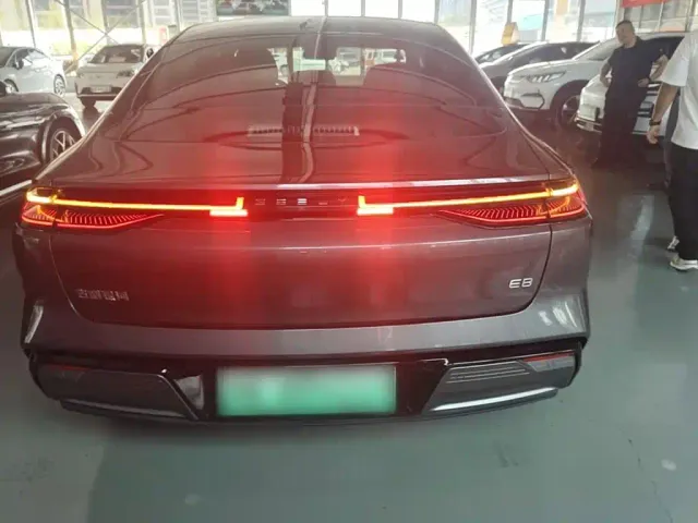 Geely Galaxy E8 — Фото автомобиля 5