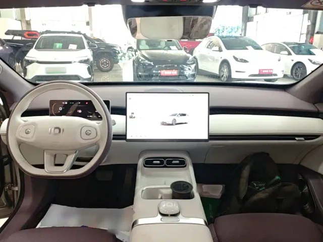 Changan Qiyuan A06 — Фото автомобиля 9