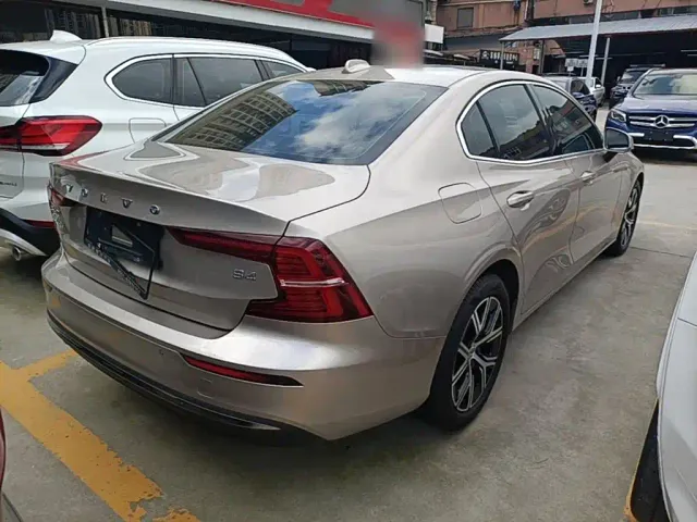 Volvo S60 — Фото автомобиля 6