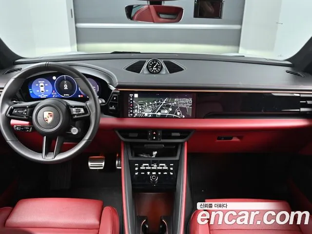 Porsche Macan Electric — Фото автомобиля 7