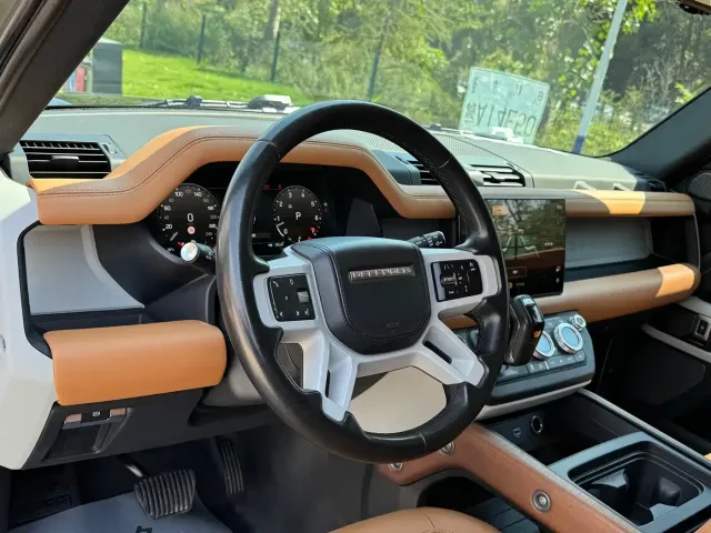 Land Rover Defender — Фото автомобиля 12
