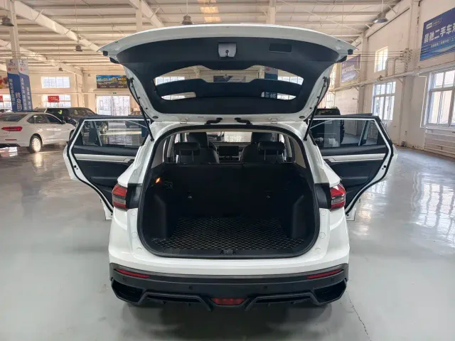 Geely Binyue — Фото автомобиля 10