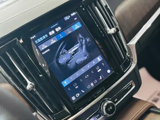 Volvo S90 — Фото автомобиля 15