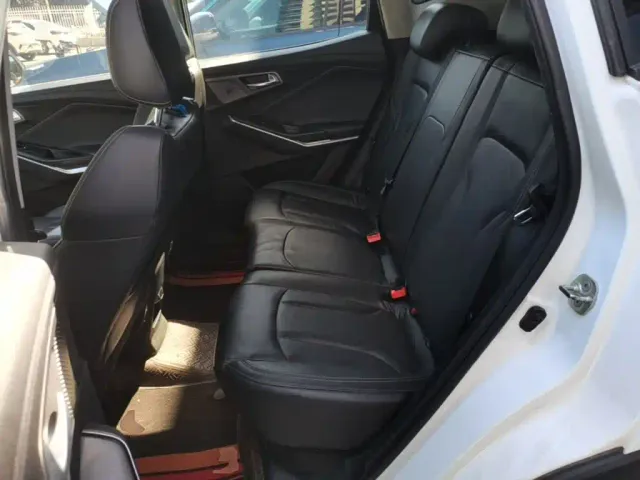 Changan CS15 — Фото автомобиля 16