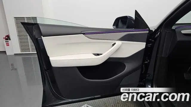 Tesla Model Y — Фото автомобиля 24