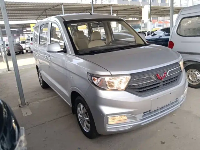 Wuling Hongguang V — Фото автомобиля 3