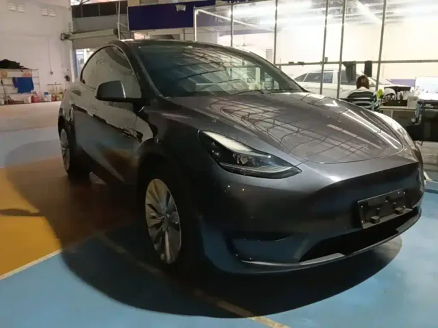 Tesla Model Y — Фото автомобиля 3