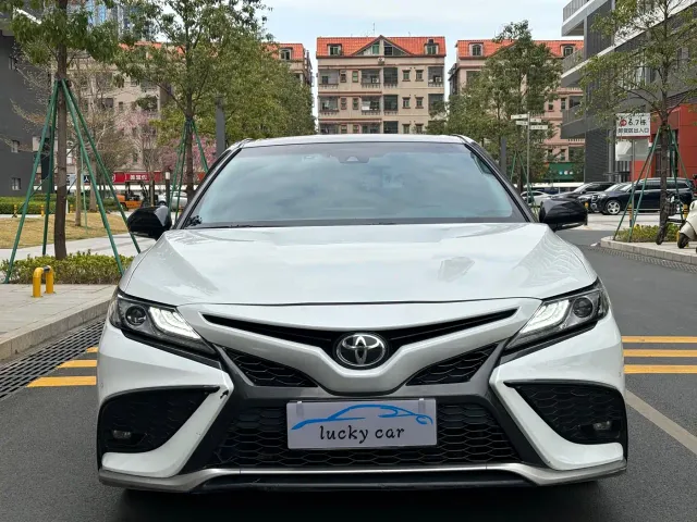 Toyota Camry — Фото автомобиля 2