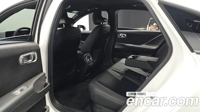 Hyundai Ioniq 6 — Фото автомобиля 12