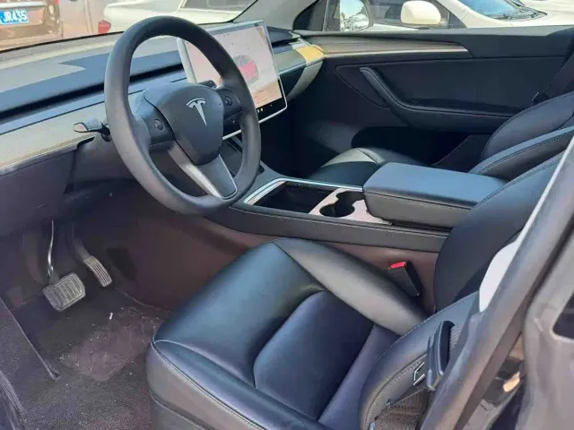 Tesla Model Y — Фото автомобиля 4