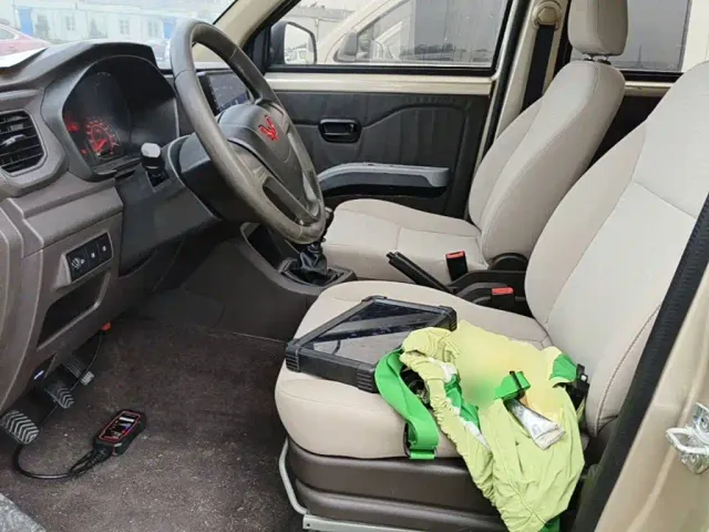 Wuling Hongguang V — Фото автомобиля 14