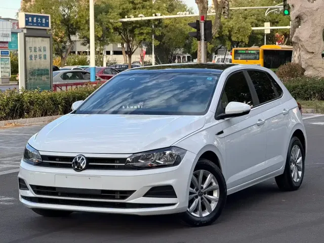 Фотография автомобиля — Volkswagen Polo