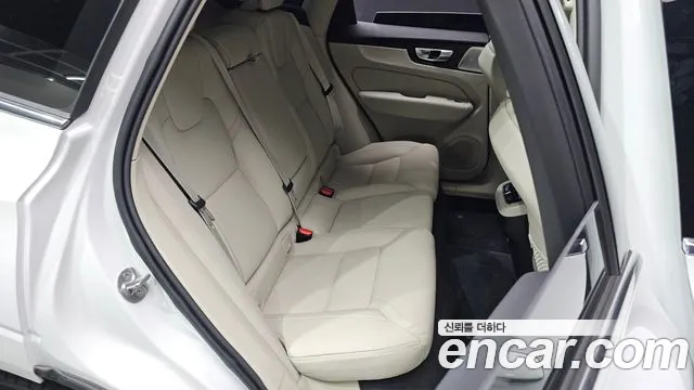 Volvo XC60 Generation 2 — Фото автомобиля 11