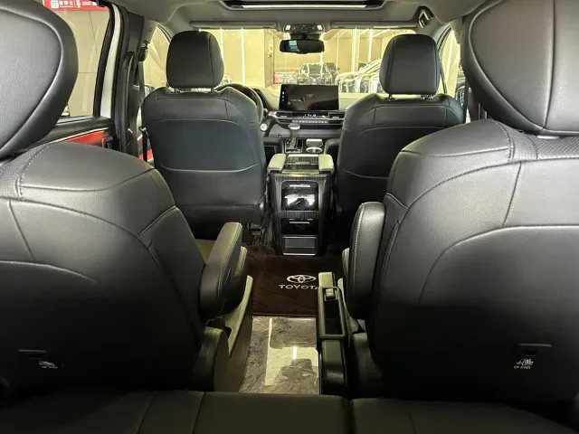 Toyota Sienna — Фото автомобиля 18