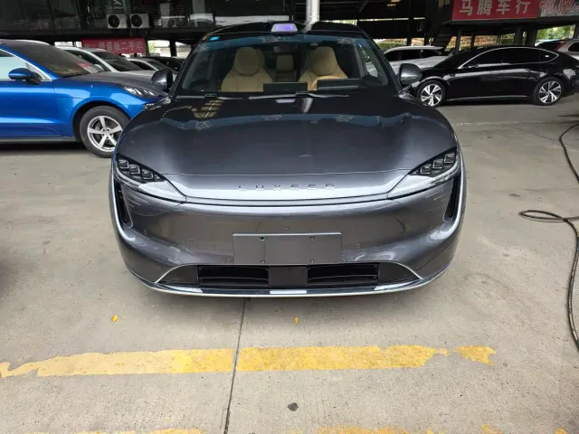 Zhijie Luxeed R7 2024 Pure Electric 802km Max — Фото автомобиля 2
