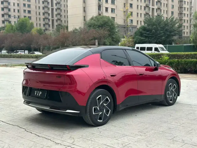 Lynk & Co Z20 — Фото автомобиля 7