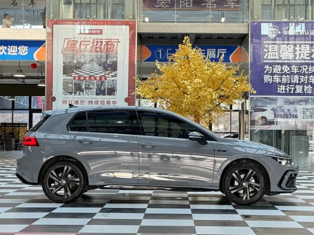 Volkswagen Golf — Фото автомобиля 4