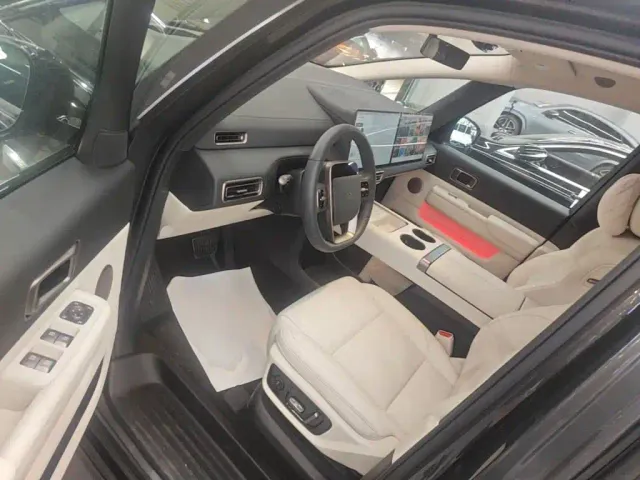 Li Auto MEGA — Фото автомобиля 15