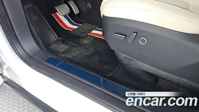 Tesla Model X — Фото автомобиля 16
