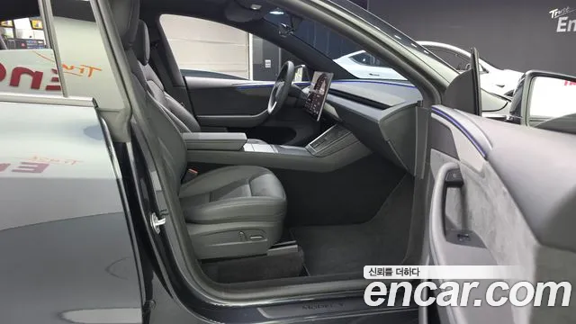Tesla Model Y — Фото автомобиля 16