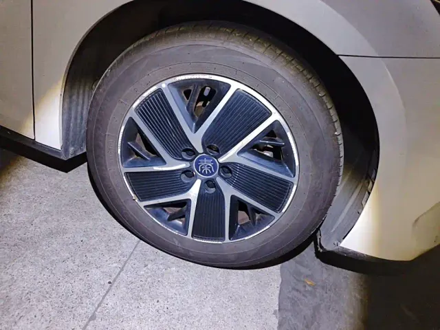 BYD Qin L — Фото автомобиля 24