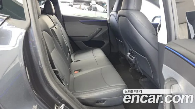 Tesla Model Y — Фото автомобиля 12