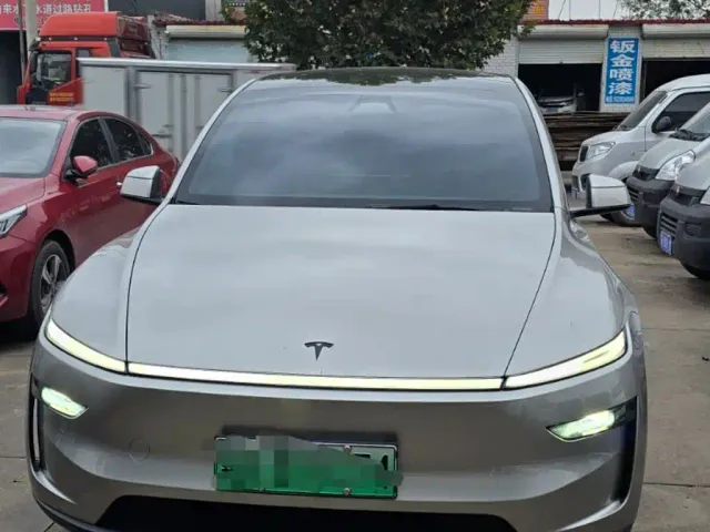 Tesla Model Y L — Фото автомобиля 2