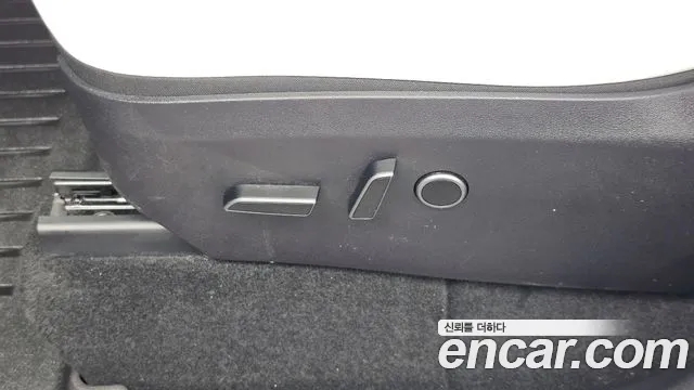 Tesla Model Y — Фото автомобиля 16
