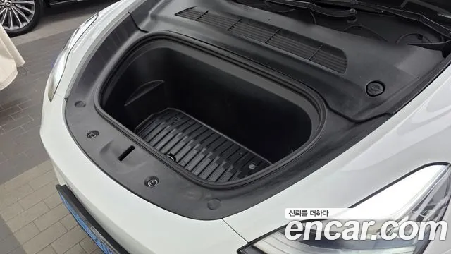 Tesla Model Y — Фото автомобиля 6