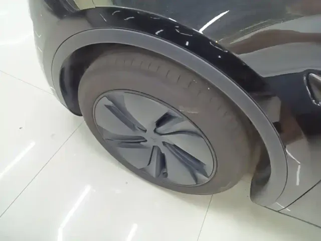 Tesla Model Y — Фото автомобиля 22