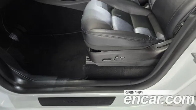 Tesla Model Y — Фото автомобиля 26