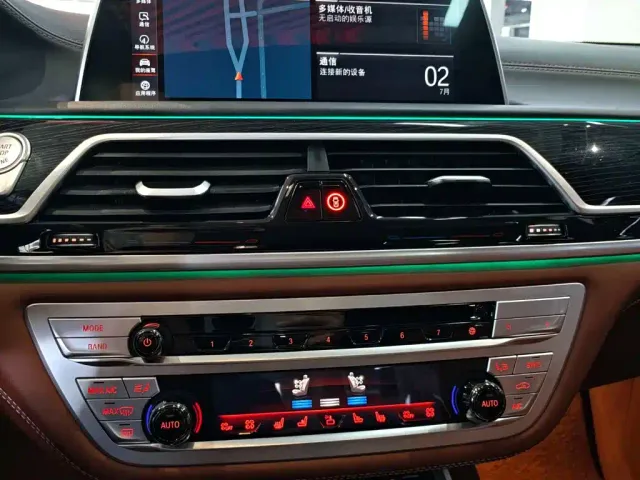 BMW 7 Series — Фото автомобиля 24