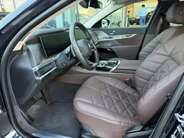 BMW 7 Series — Фото автомобиля 6