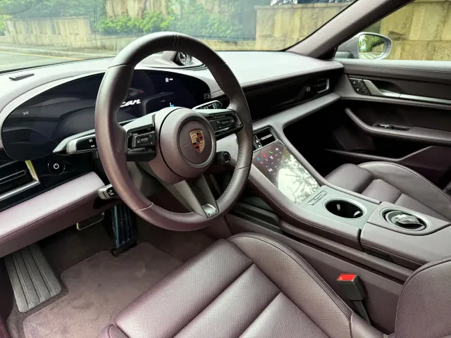 Porsche Taycan — Фото автомобиля 6