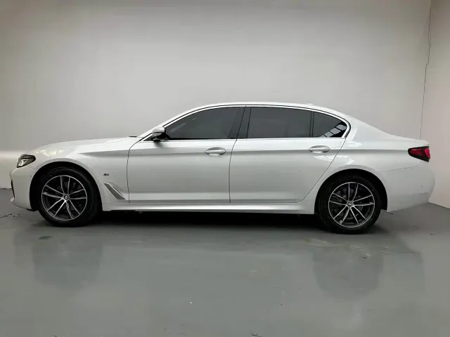 BMW 5 Series — Фото автомобиля 3