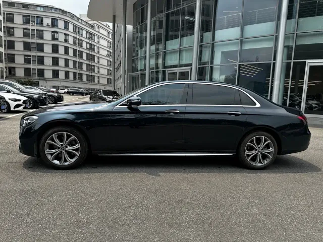 Mercedes-Benz E-Class — Фото автомобиля 14