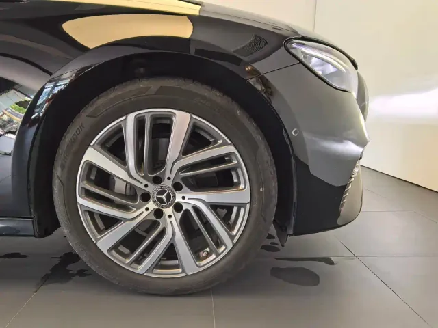 Mercedes-Benz E-Class — Фото автомобиля 8