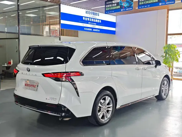 Toyota Sienna — Фото автомобиля 20
