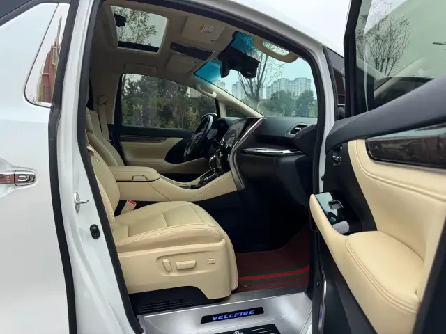 Toyota Vellfire — Фото автомобиля 8