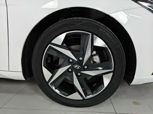Hyundai Elantra — Фото автомобиля 4