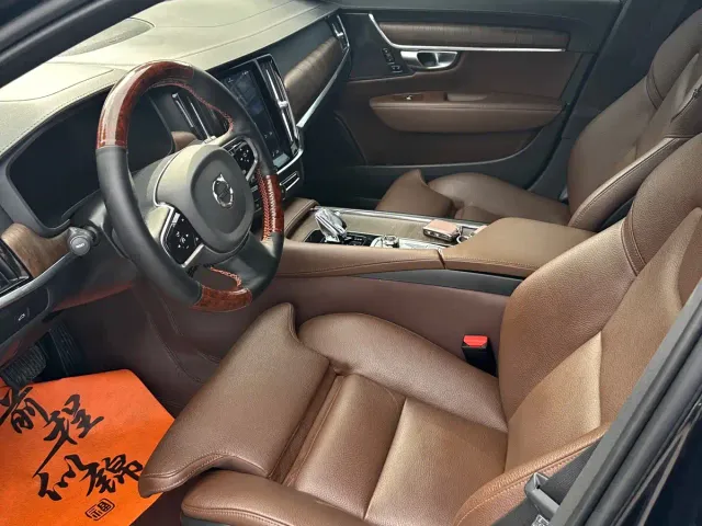 Volvo S90 — Фото автомобиля 4