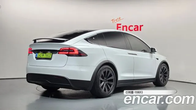 Tesla Model X — Фото автомобиля 2