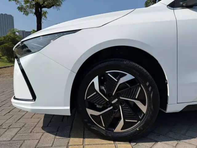 Geely Geometry G6 — Фото автомобиля 17