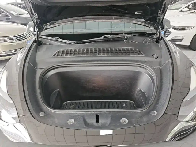 Tesla Model Y — Фото автомобиля 19